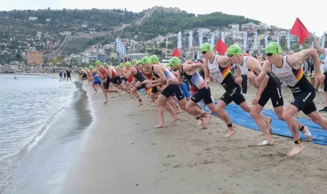 Halk Triatlonu 33. Alanya Uluslararası Triatlon Yarışması'yla geri dönüyor