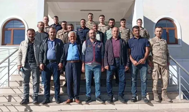Bingöl'de jandarma ekipleri vatandaşları dolandırıcılık konusunda bilgilendirdi