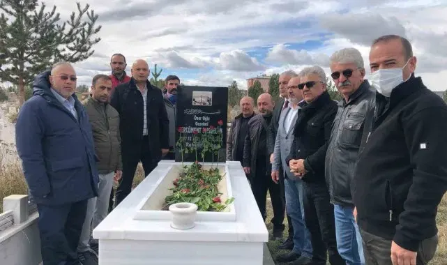 Merhum Gazeteci Daşdelen mezarı başında dualarla anıldı