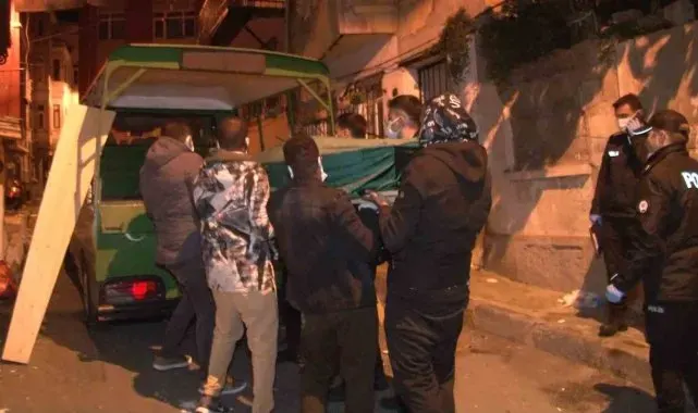 Beyoğlu'nda 4 katlı binadan anne ve bebeğinin cesedi çıktı