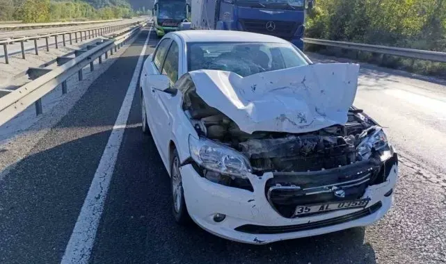 Pazaryeri'nde otomobil kamyonete arkadan çarptı: 1 kişi yaralandı