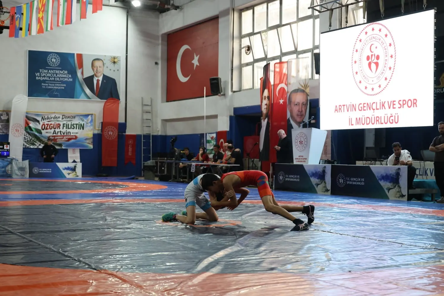 20 Ülkeden 140 sporcu, Artvin’de minderde